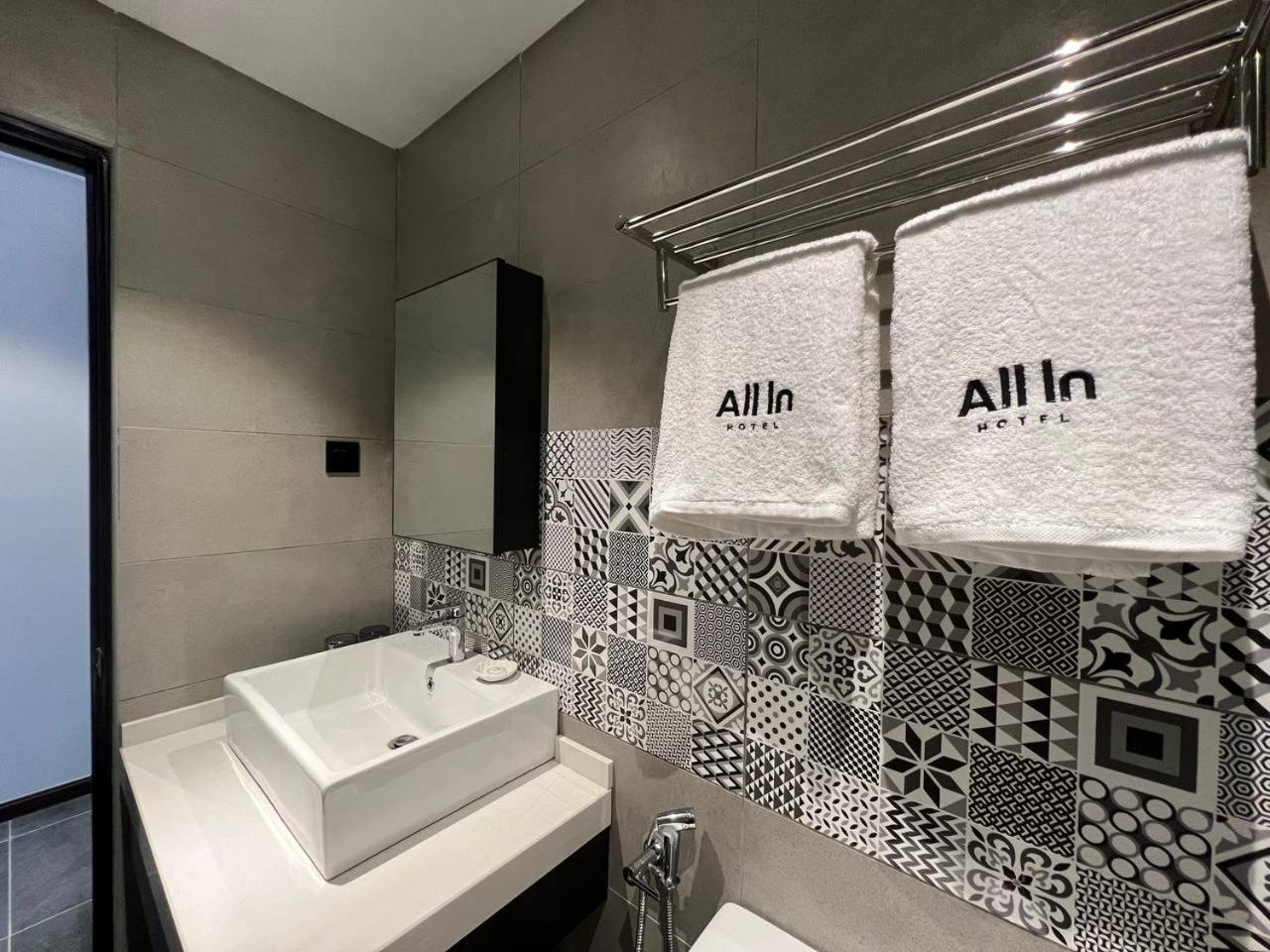 All In Hotel Kangar Eksteriør billede